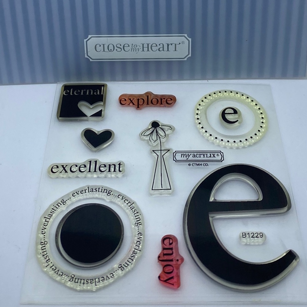 Close to my Heart - Solos « E » Stamps set.